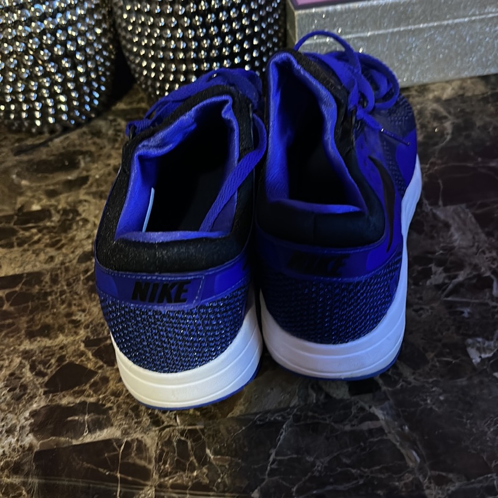 Nike - Picture 4 of 4